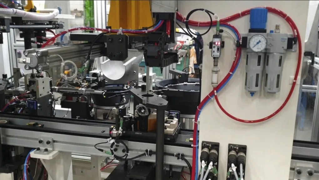 Automatisation de machines spéciales et lignes de production